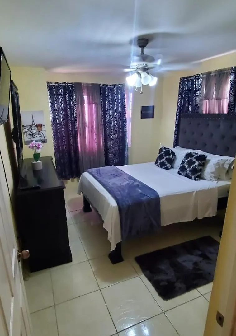 アパート Finest Accommodation Seville Meadows 2 Bedroom Spanish Town